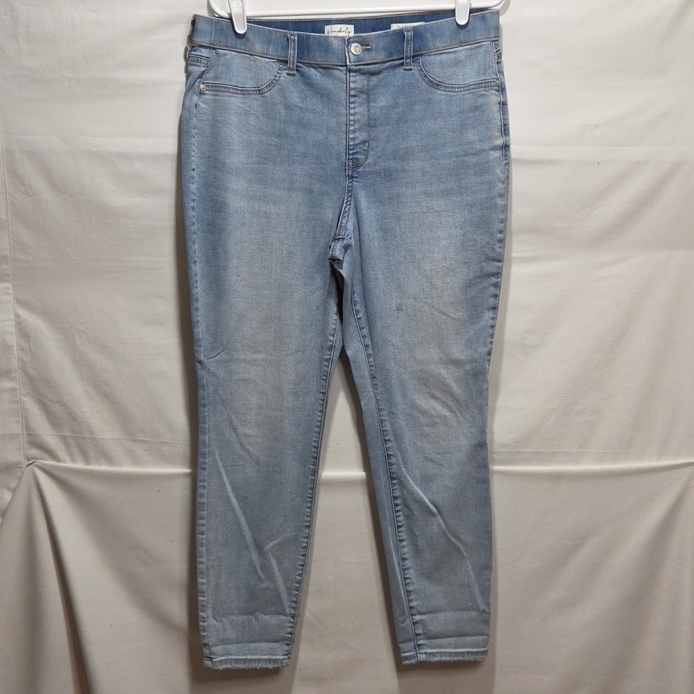 Wonderly Pull On Jegging Women's size 14 Skinny Ankle lite blue stretch jeans